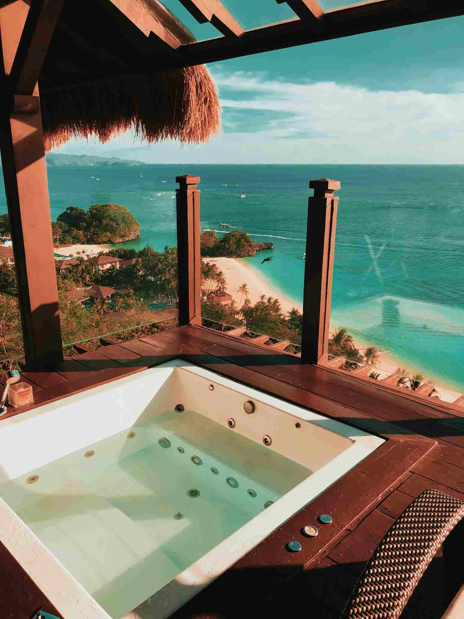 Hotels with in-room jacuzzi featuring jets and bubbles